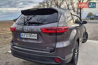 Внедорожник / Кроссовер Toyota Highlander 2017 в 