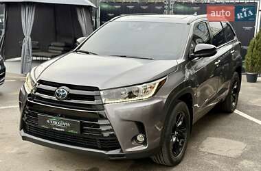 Внедорожник / Кроссовер Toyota Highlander 2019 в 