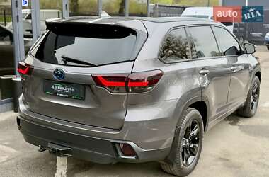 Внедорожник / Кроссовер Toyota Highlander 2019 в 