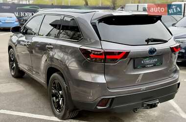 Внедорожник / Кроссовер Toyota Highlander 2019 в 