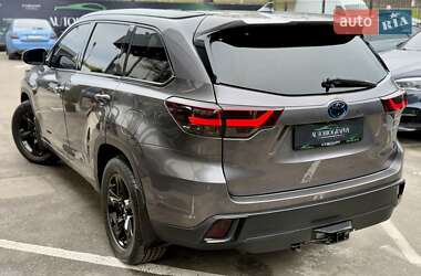 Внедорожник / Кроссовер Toyota Highlander 2019 в 