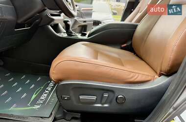 Внедорожник / Кроссовер Toyota Highlander 2019 в 