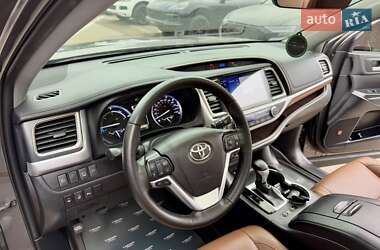 Внедорожник / Кроссовер Toyota Highlander 2019 в 