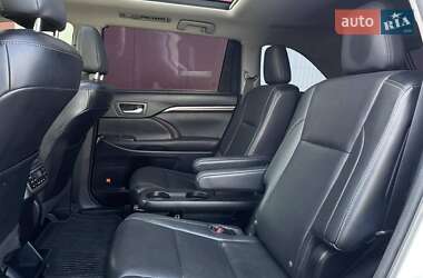 Внедорожник / Кроссовер Toyota Highlander 2015 в 
