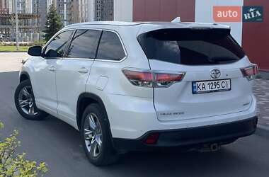 Внедорожник / Кроссовер Toyota Highlander 2015 в 