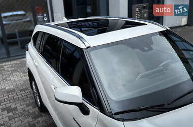 Внедорожник / Кроссовер Toyota Highlander 2020 в 