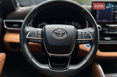 Внедорожник / Кроссовер Toyota Highlander 2020 в 
