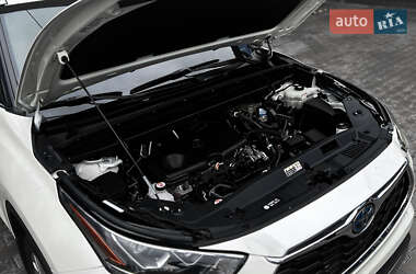 Внедорожник / Кроссовер Toyota Highlander 2020 в 