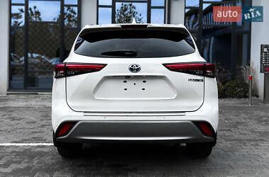 Внедорожник / Кроссовер Toyota Highlander 2020 в 