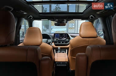 Внедорожник / Кроссовер Toyota Highlander 2020 в 