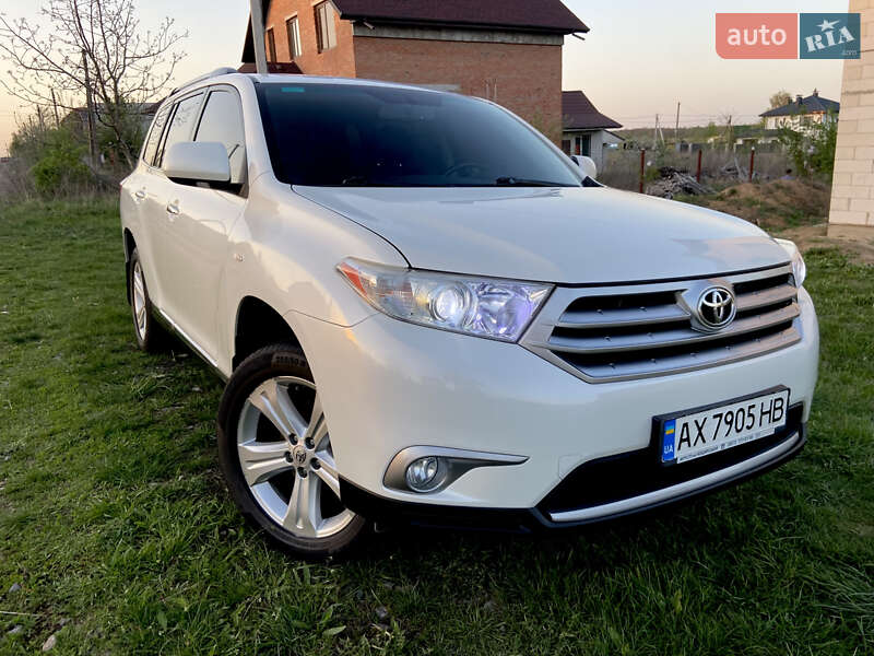 Позашляховик / Кросовер Toyota Highlander 2011 в 