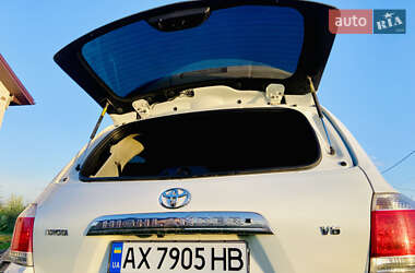 Позашляховик / Кросовер Toyota Highlander 2011 в 