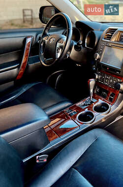 Позашляховик / Кросовер Toyota Highlander 2011 в 