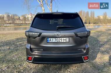 Позашляховик / Кросовер Toyota Highlander 2017 в 