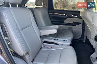 Позашляховик / Кросовер Toyota Highlander 2017 в 
