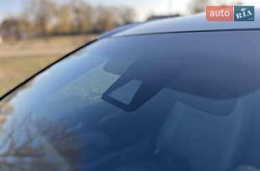 Позашляховик / Кросовер Toyota Highlander 2017 в 