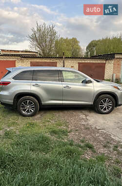 Внедорожник / Кроссовер Toyota Highlander 2019 в 