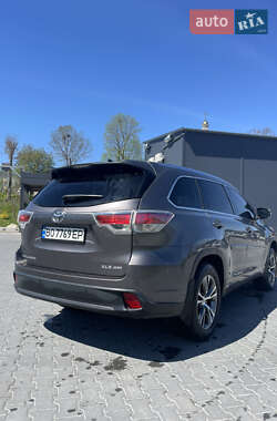 Внедорожник / Кроссовер Toyota Highlander 2015 в 