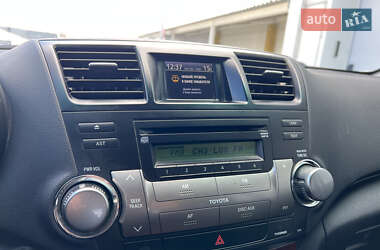 Позашляховик / Кросовер Toyota Highlander 2010 в 
