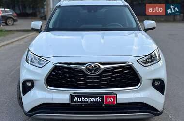 Позашляховик / Кросовер Toyota Highlander 2024 в 