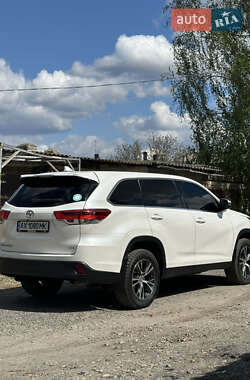 Внедорожник / Кроссовер Toyota Highlander 2019 в 