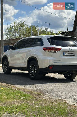 Внедорожник / Кроссовер Toyota Highlander 2019 в 