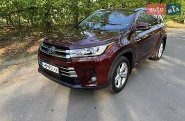 Позашляховик / Кросовер Toyota Highlander 2017 в 