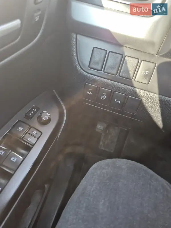 Toyota Highlander 2018 VIN 5TDDZRFH00S847736 фото оголошення 12 з 43
