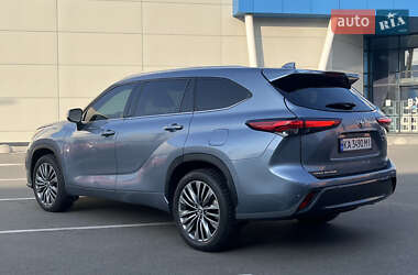 Внедорожник / Кроссовер Toyota Highlander 2020 в 