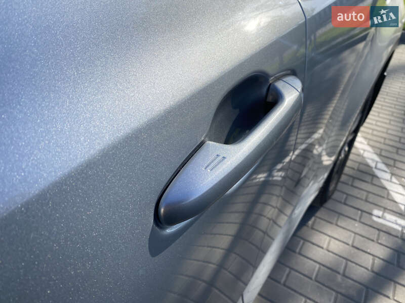 Позашляховик / Кросовер Toyota Highlander 2019 в Дніпрі