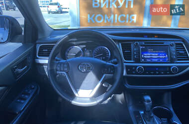 Внедорожник / Кроссовер Toyota Highlander 2019 в 