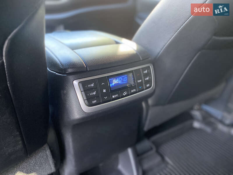 Позашляховик / Кросовер Toyota Highlander 2019 в Дніпрі