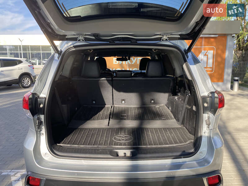 Позашляховик / Кросовер Toyota Highlander 2019 в Дніпрі