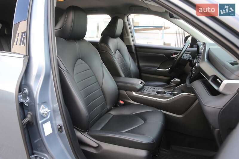 Внедорожник / Кроссовер Toyota Highlander 2020 в Киеве
