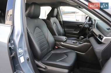 Внедорожник / Кроссовер Toyota Highlander 2020 в 