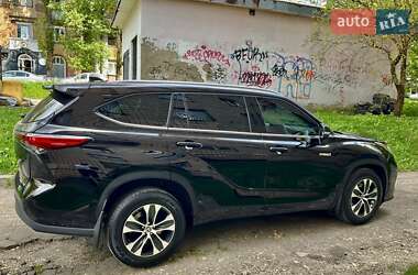 Позашляховик / Кросовер Toyota Highlander 2021 в 