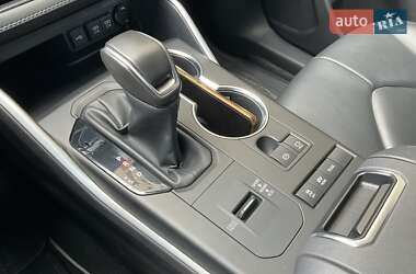 Позашляховик / Кросовер Toyota Highlander 2021 в 