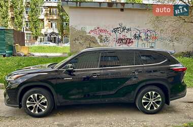 Позашляховик / Кросовер Toyota Highlander 2021 в 