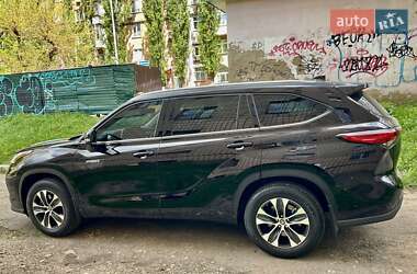 Позашляховик / Кросовер Toyota Highlander 2021 в 