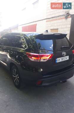 Внедорожник / Кроссовер Toyota Highlander 2018 в 