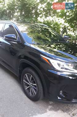 Внедорожник / Кроссовер Toyota Highlander 2018 в 
