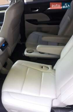 Внедорожник / Кроссовер Toyota Highlander 2018 в 