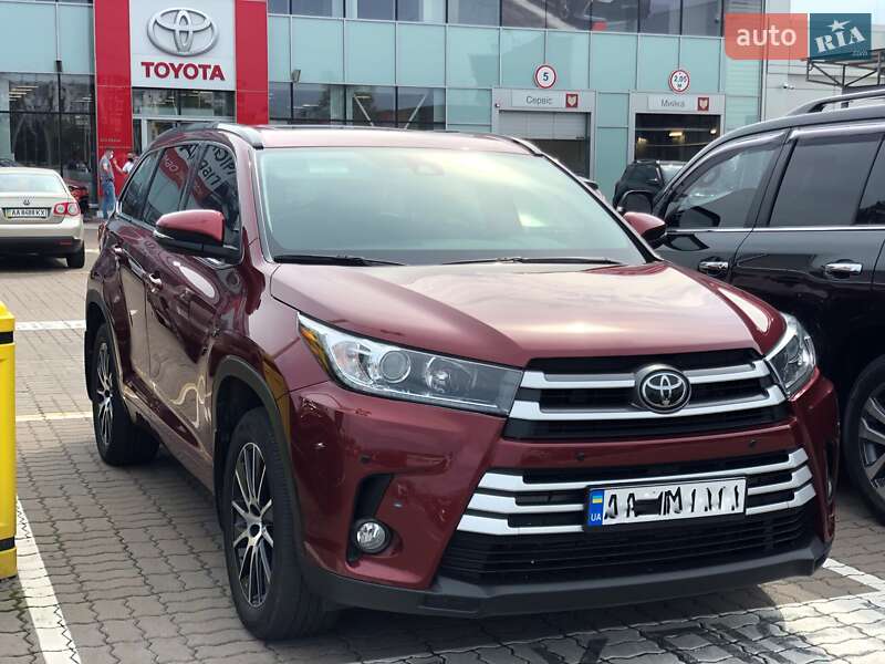 Внедорожник / Кроссовер Toyota Highlander 2017 в Киеве