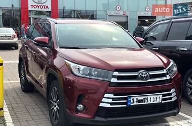 Внедорожник / Кроссовер Toyota Highlander 2017 в 