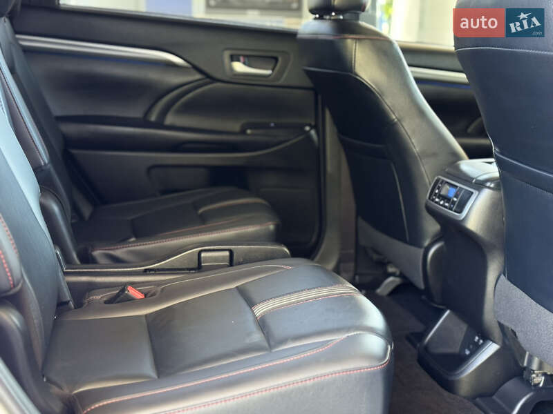 Позашляховик / Кросовер Toyota Highlander 2019 в Миколаєві