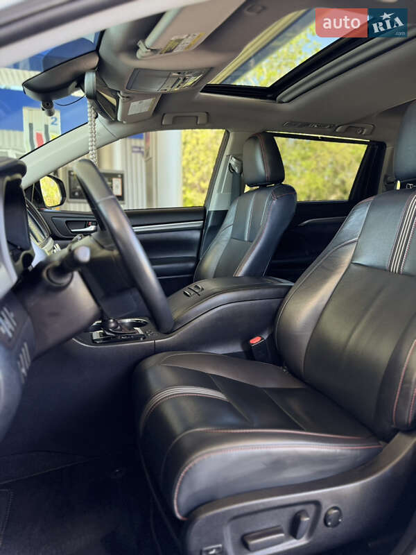 Позашляховик / Кросовер Toyota Highlander 2019 в Миколаєві