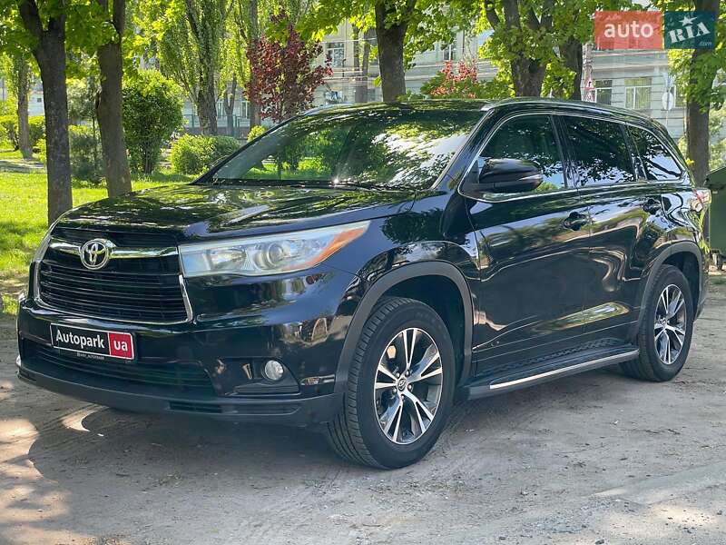 Внедорожник / Кроссовер Toyota Highlander 2016 в 
