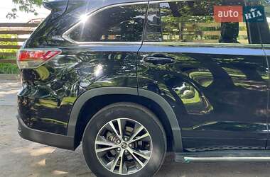 Внедорожник / Кроссовер Toyota Highlander 2016 в 