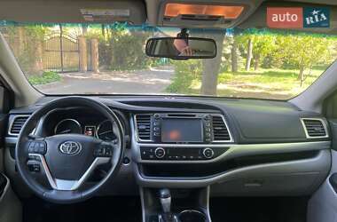 Внедорожник / Кроссовер Toyota Highlander 2016 в 