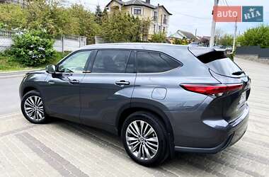 Позашляховик / Кросовер Toyota Highlander 2021 в 